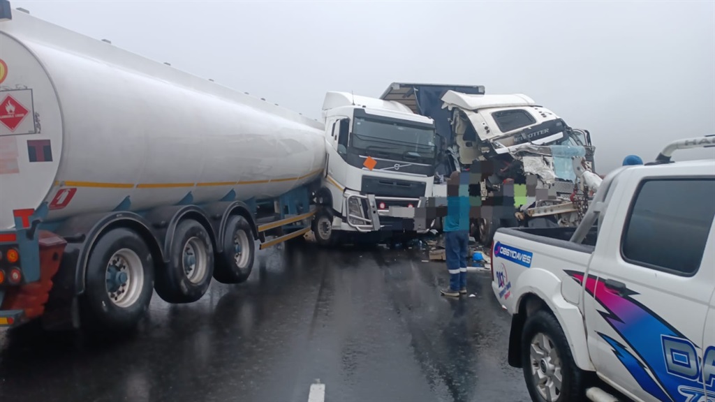 Two trucks collided, forcing the closure on N3 in Van Reenen's Pass in KZN on Sunday. 