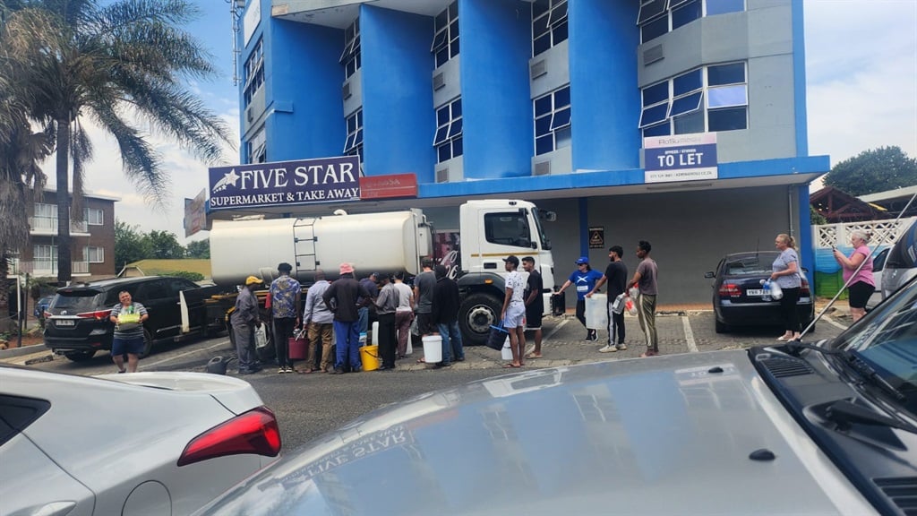 Residents in Randburg, Johannesburg, collect water from a city tanker after five days without water. (Alex Patrick/News24)