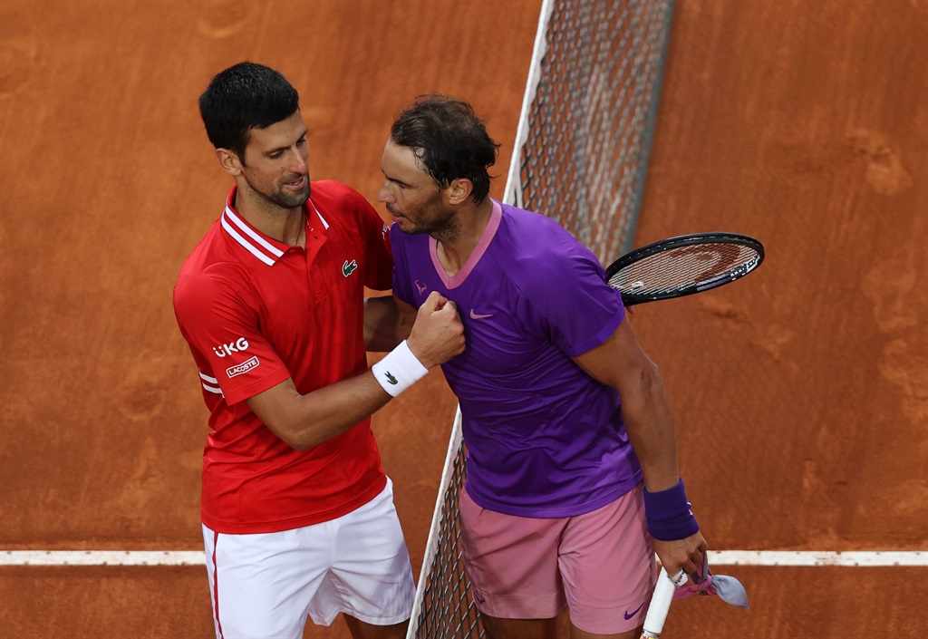 Novak Djokovic wens  Rafael Nadal geluk nadat die Spanjaard verlede jaar sy 13de Franse Ope-titel  beklink het.  Foto: Getty Images