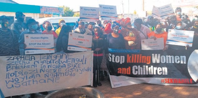 Community members protested outside the Alexandra Magistrates Court.      Photo by Zamokuhle Mdluli