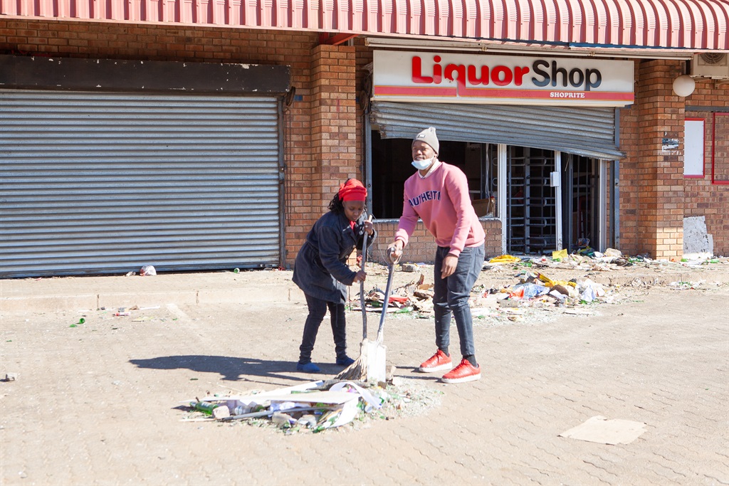 Community clean up after looting in Dobsonville. (Photo by Gallo Images/Papi Morake)