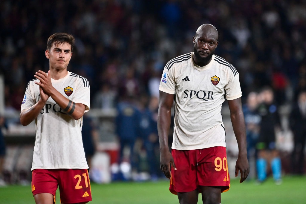 TURIN, ITALY - SEPTEMBER 24: (L-R) Paulo Dybala of AS Roma and Romelu Lukaku of AS Roma reacts afterthe score of the match 1-1 during the Serie A TIM match between Torino FC and AS Roma at Stadio Olimpico di Torino on September 24, 2023 in Turin, Italy. (Photo by Stefano Guidi/Getty Images)