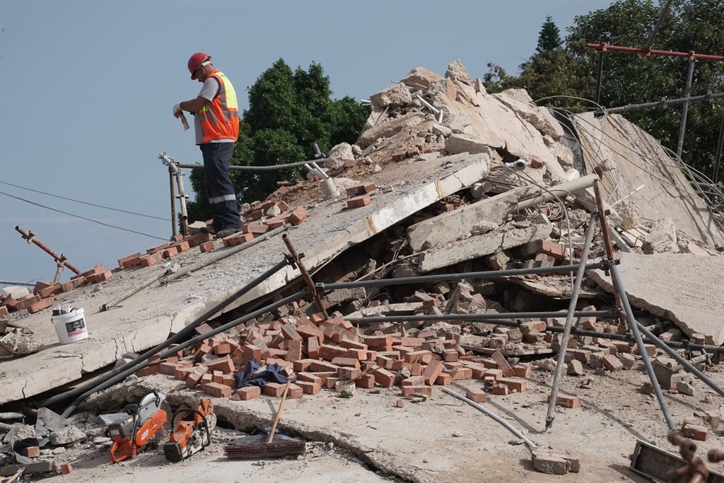 Rescue teams in George use machinery to remove rubble as fast and as safely as possible. (Luke Daniel/News24)