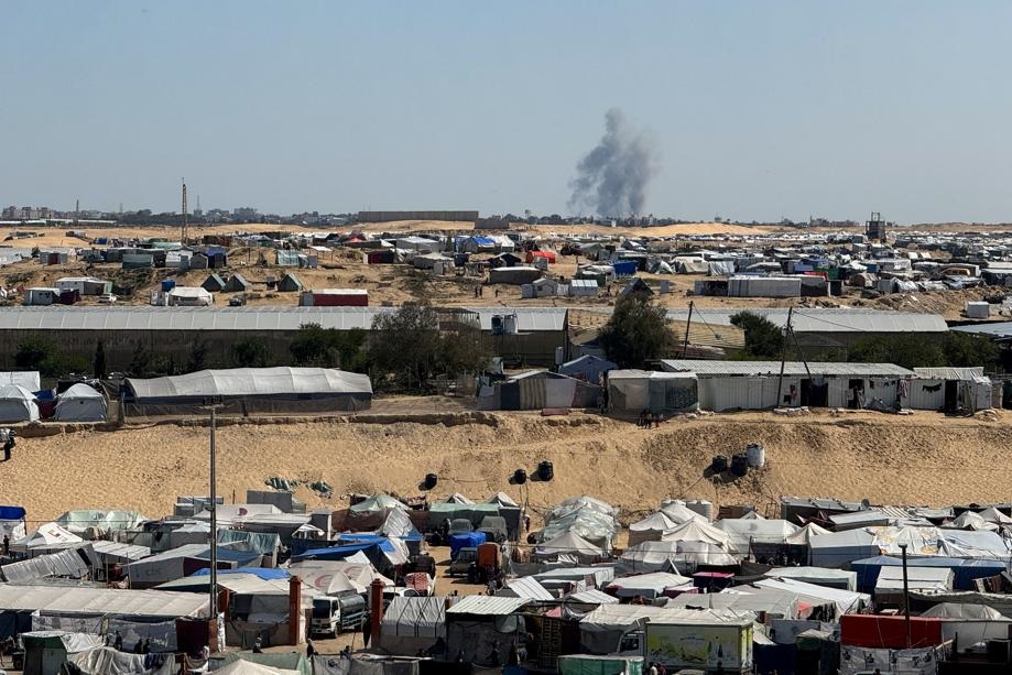 Smoke rises during an Israeli ground operation in Khan Younis, amid the ongoing conflict between Israel and the Palestinian Islamist group Hamas, as seen from a tent camp sheltering displaced Palestinians in Rafah, in the southern Gaza Strip on 11 March 2024. Photo by Reuters