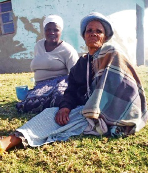 Nokulunga Saphendu and Nolindile Saphendu. PHOTO: Lubabalo Ngcukana
