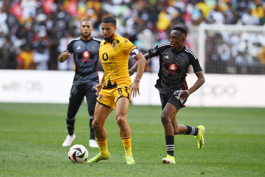 JOHANNESBURG, SOUTH AFRICA - MARCH 09: Moegamat Yusuf Maart of Kaizer Chiefs and Patrick Maswanganyi of Orlando Pirates  during the DStv Premiership match between Orlando Pirates and Kaizer Chiefs at FNB Stadium on March 09, 2024 in Johannesburg, South Africa. (Photo by Lefty Shivambu/Gallo Images),²ª?ïW`Î#Å