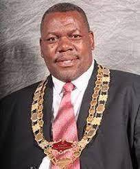 Nkosinjane Speelman, die gewese burgemeester van die  Matjhabeng-munisipaliteit, is glo die laaste mens by wie die ketting gesien is.
