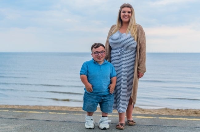 James and Chloe Lusted were recently named as the couple with the biggest height difference by Guinness World Records. (Photo: Youtube/Guinness World Record)