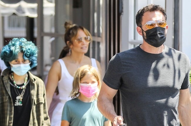 Jennifer and Ben recently stepped out for lunch in California with her daughter Emme and his son Samuel, the youngest of his three children. (PHOTO: Juliano/X17online.com / Magazine Features)