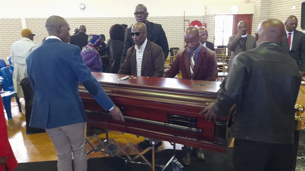 Residents from Nyanga bid a farewell to tata Chris
