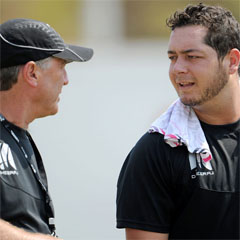 Jesse Ryder talks to Kiwi coach John Wright. (AFP)
