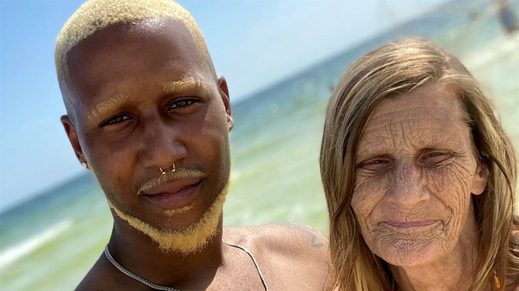 24-year-old Quran McCain, an American, has a 61-year-old girlfriend Cheryl McGregor. Photo: Daily Mail.