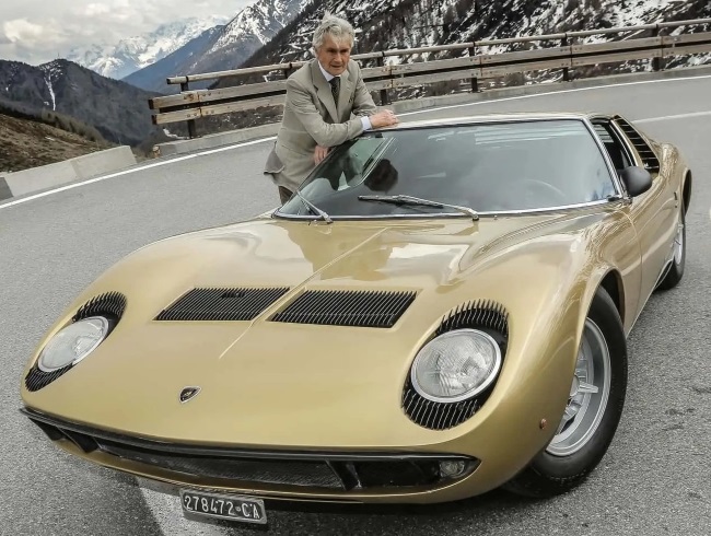 The great Marcello Gandini, posing with perhaps his most influential design. (Supplied/Lamborghini) 