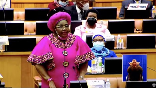 <p>Judge President Hlophe calls for nominations. </p><p>ANC chief whip Pemmy Majodina nominates Nosiviwe Mapisa-Nqakula. Social Development Minister Lindiwe Zulu seconds Mapisa-Nqakula's nomination.</p>