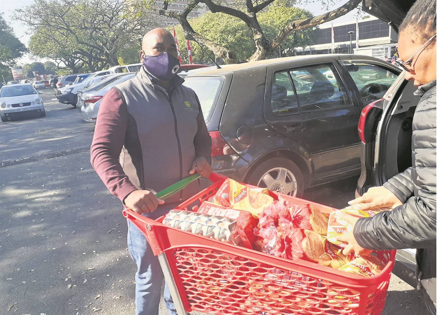 Pinetown resident Solly Ngcobo leaves a shop with a trolley full of bread. He said he hasn’t been able to buy bread for days and was stocking up in case there was another shortage.