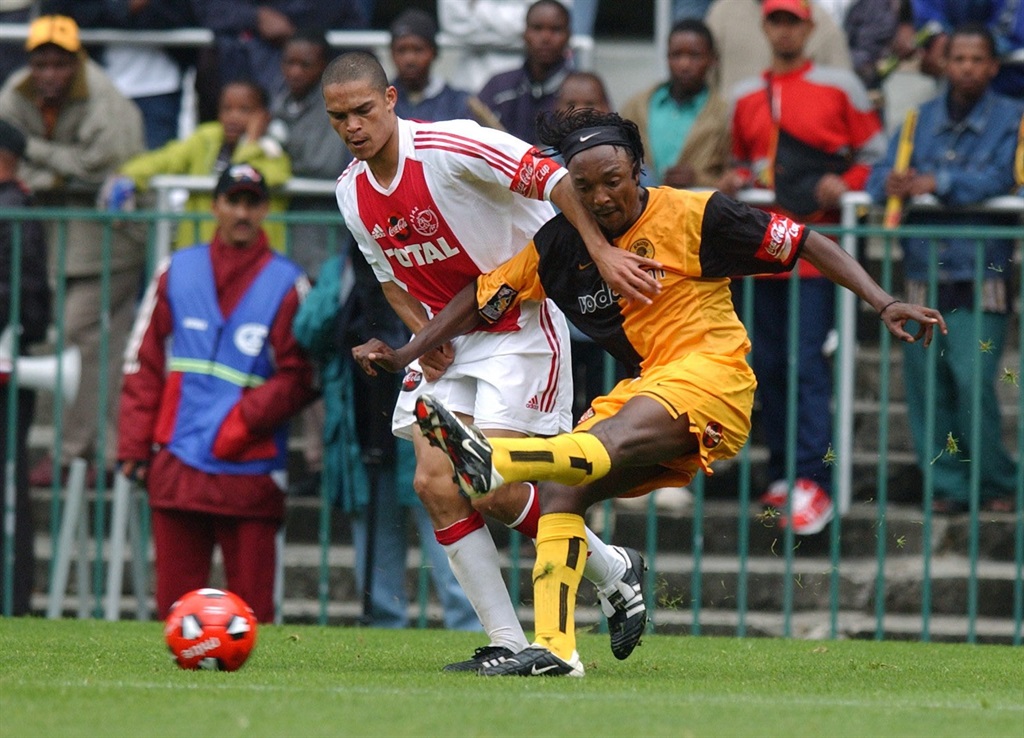 16 Novenber 2002, Coca Cola Cup, Ajax Cape Town v Kaizer Chiefs, Newlands, Cape Town, South Africa. Brent Carelse and Peter Matshitse in action Photo Credit: - Gallo Images
