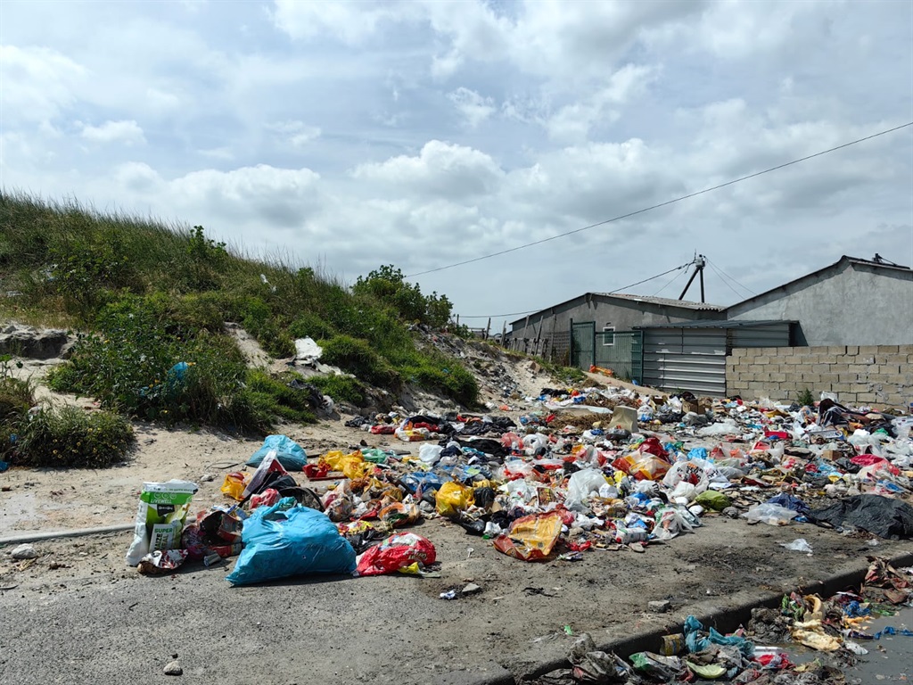Rubbish is piling up in several informal settlements in Cape Town. (Supplied)