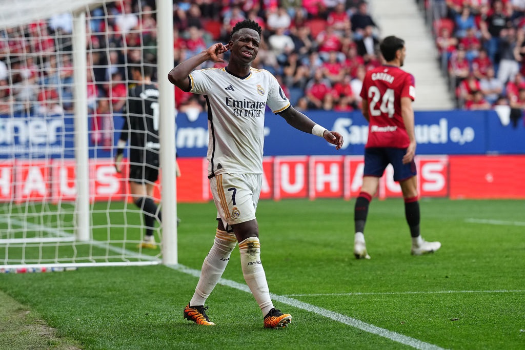 PAMPLONA, SPAIN - MARCH 16: Vinicius Junior of Real Madrid celebrates scoring his teams fourth goal during the LaLiga EA Sports match between CA Osasuna and Real Madrid CF at Estadio El Sadar on March 16, 2024 in Pamplona, Spain. (Photo by Juan Manuel Serrano Arce/Getty Images)