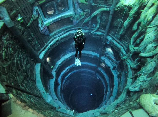 A diver plunges into the depths of Deep Dive Dubai, the deepest pool in the world. (Picture: Gallo/ Getty Images)