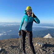 WATCH | Mandy Moore scales mountain peak while pumping breastmilk