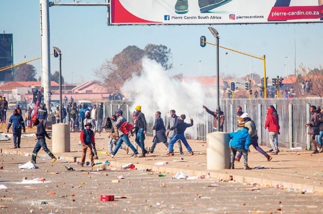 Protest action turned violent in KwaZulu-Natal and Gauteng. (Photo: Getty Images/Gallo Images)