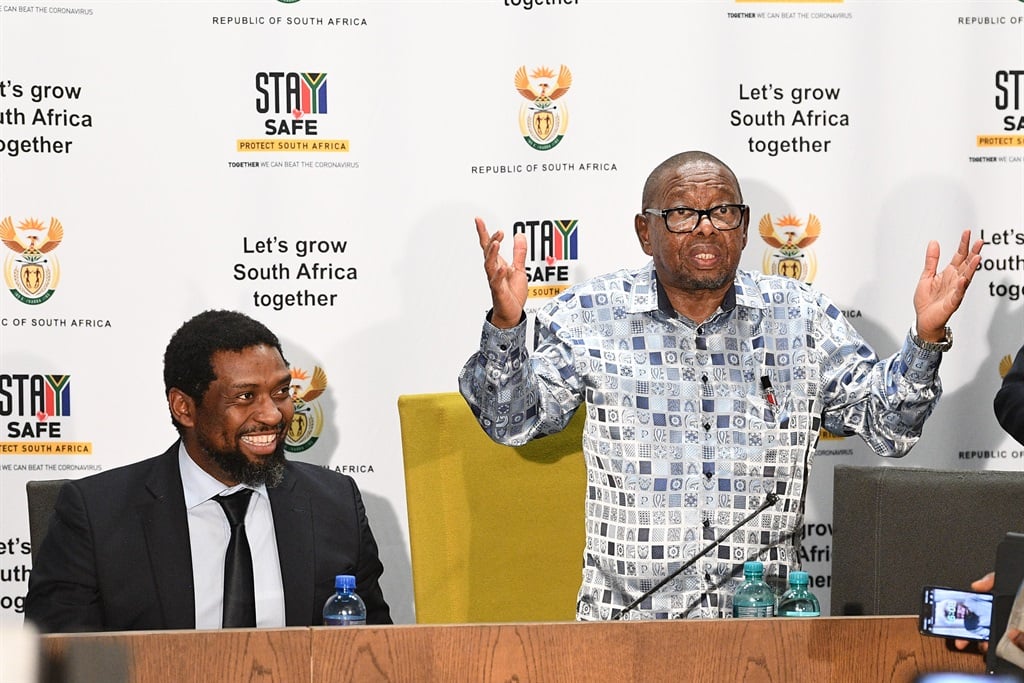Buti Manamela and Higher Education Minister Blade Nzimande at a media briefing earlier this year. The author writes that a lack of accountability on the part of both NSFAS board and Nzimande is at the centre of the crisis that has engulfed the NSFAS. (Photo by Gallo Images/Lefty Shivambu)