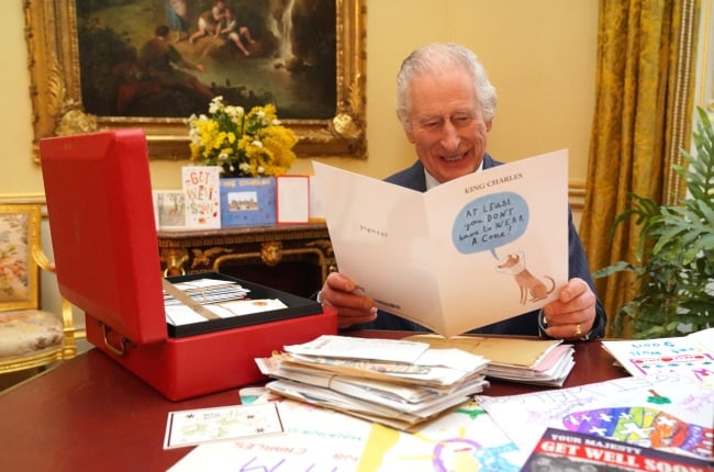 King Charles reads cards and messages sent by wellwishers following his cancer diagnosis. (PHOTO: Gallo Images/Reuters)