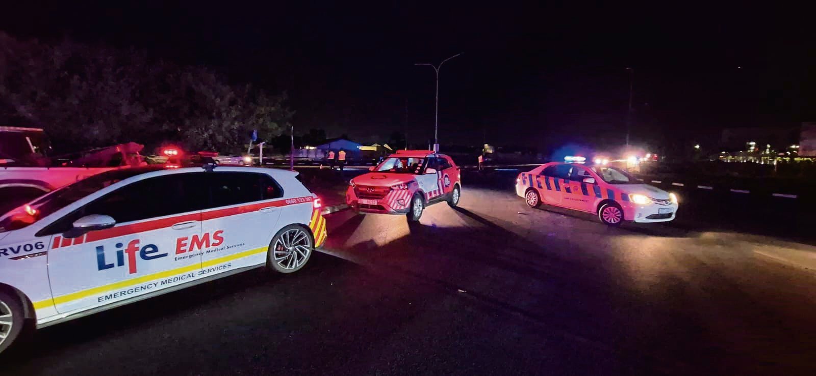 Emergency vehicles a the accident scene on Friday 15 March at the Plattekloof Road and De Grendel Avenue traffic circle. One person lost her life.PHOTO: District Group