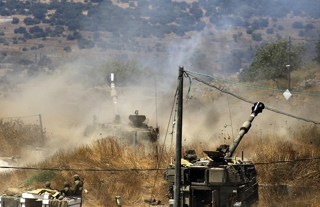 Israeli self-propelled howitzers fire towards Leba