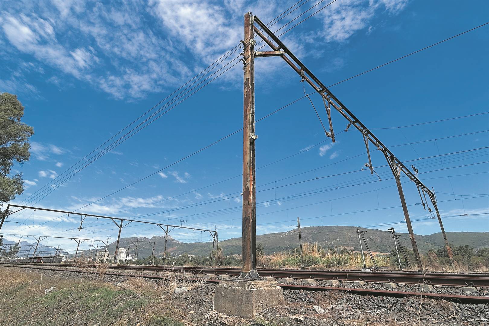 A 35-year-old man died after allegedly trying to steal overhead cables near the Dal Josaphat Train Station in Paarl on Sunday (17 March).Photo: Rasaad Adams