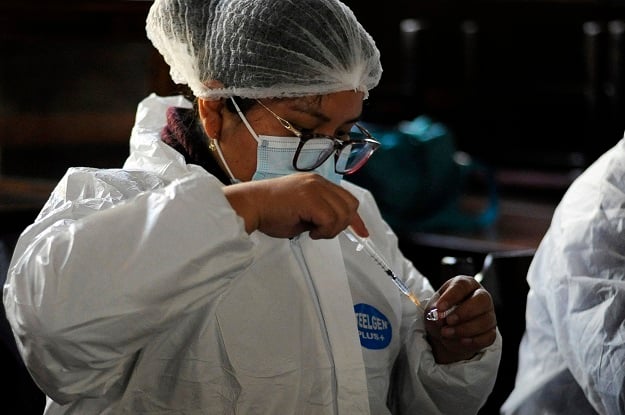 A health worker prepares a dose of Covid-19 vaccine. 