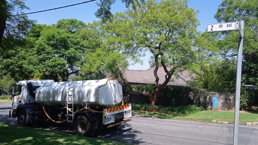 A water tanker parked in Linden. (@JHBWater/X formerly Twitter)