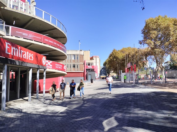 <p>"Very muted atmosphere for the Lions' meeting with Leinster at Ellis Park ... and Jacques Nienaber's SA return..." -&nbsp;<em>News24 Senior Sports Journalist/Heinz Schenk&nbsp;</em></p>