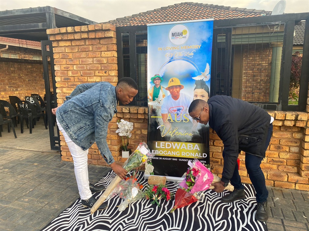 Comedian Aus Velemina was remembered with a floral
