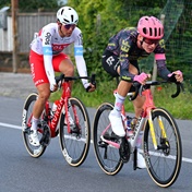 SA fietsryer De Bod gee peloton grys hare in Giro-skof