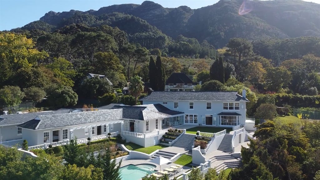 The 7-bedroom, R28.9 million Constantia, Cape Town home purchased by Deputy President Paul Mashatile's son-in-law, Nceba Nonkwelo, in 2023. (Hardie Properties/YouTube)