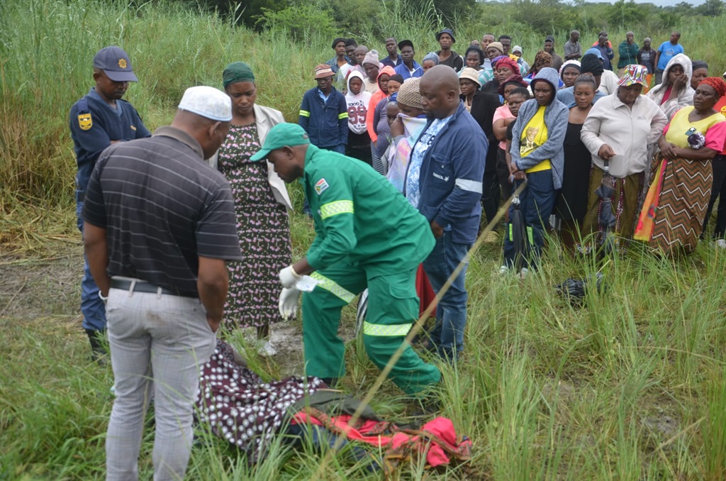 Pathologists, Bushbuckridge Fire and Rescue team and family carrying Perceive Malamule's lifeless body as shocked residents watch on.  Photo by Oris Mnisi