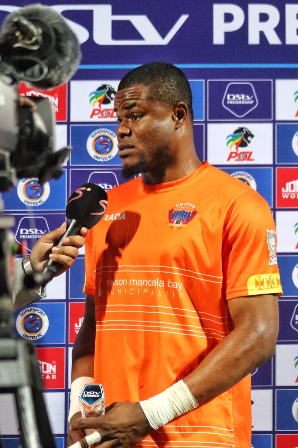 Things got tense between Chippa United goalkeeper, Stanley Nwabali and SuperSport United striker, Terrence Dzvukamanja, with the two nearly engaging in full blown fisticuffs. 