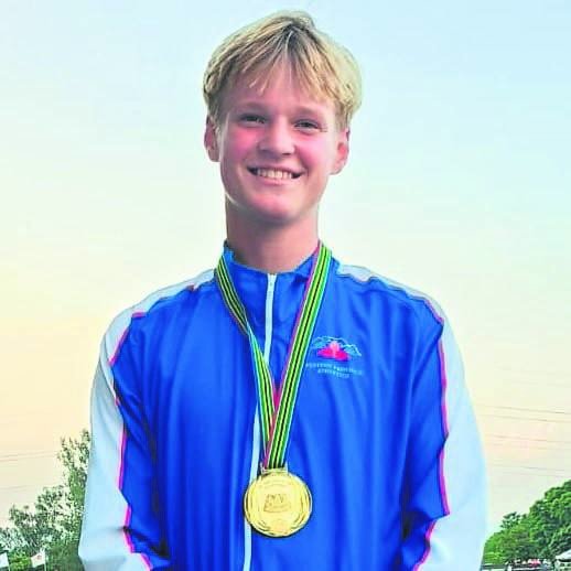 Parel Vallei High School learner Stephan Malan clinched gold at the Athletics South Africa National Combined Events Championships in KwaZulu-Natal on Thursday 18 April. Stephan took the lead in the five-item event from the start, winning the 100m hurdles in a new personal best of 15.19s. He then raked up first place in high jump (1,65 m), shotput (11,31 m; personal best) and long jump 5,24m, and finished the day off with an excellent second place in the 1 000 m, which he completed in a stellar time of 3:19.88 – also a new personal best. 