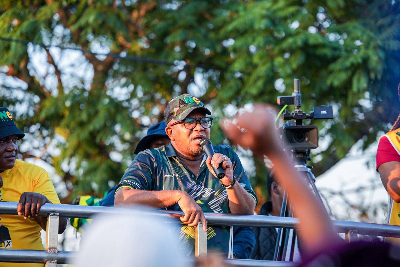 Fikile Mbalula, sekretaris-generaal van die ANC, Dinsdag op die party se verkiesingsveldtog in Ntuzuma in eThekwini in KwaZulu-Natal.  Foto: X/ANC