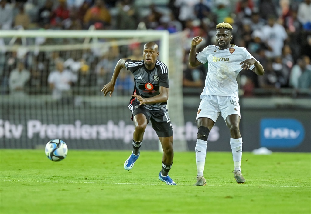 JOHANNESBURG, SOUTH AFRICA - DECEMBER 29:  Sage Stephens of Orlando Pirates and IsmaÃ«l Olivier Toure of Stellenboch FC during the DStv Premiership match between Orlando Pirates and Stellenbosch FC at Orlando Stadium on December 29, 2023 in Johannesburg, South Africa. (Photo by Christiaan Kotze/Gallo Images)