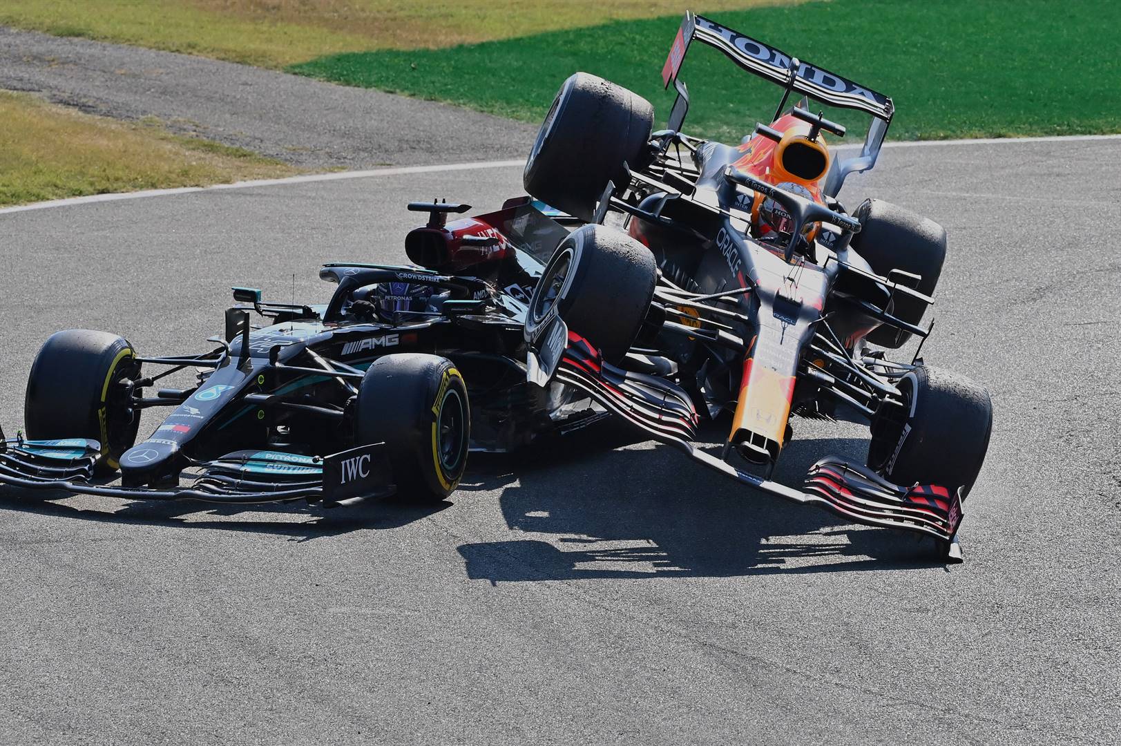 Max Verstappen jaag bo-oor Lewis Hamilton in vanjaar se Italiaanse Grand Prix.  Foto: Getty Images