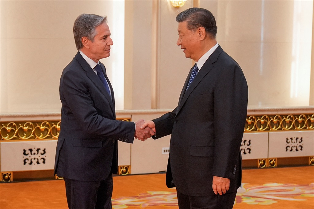 US Secretary of State Antony Blinken (L) shakes hands with China's President Xi Jinping at the Great Hall of the People in Beijing on 26 April 2024. (Mark Schiefelbein / POOL / AFP)