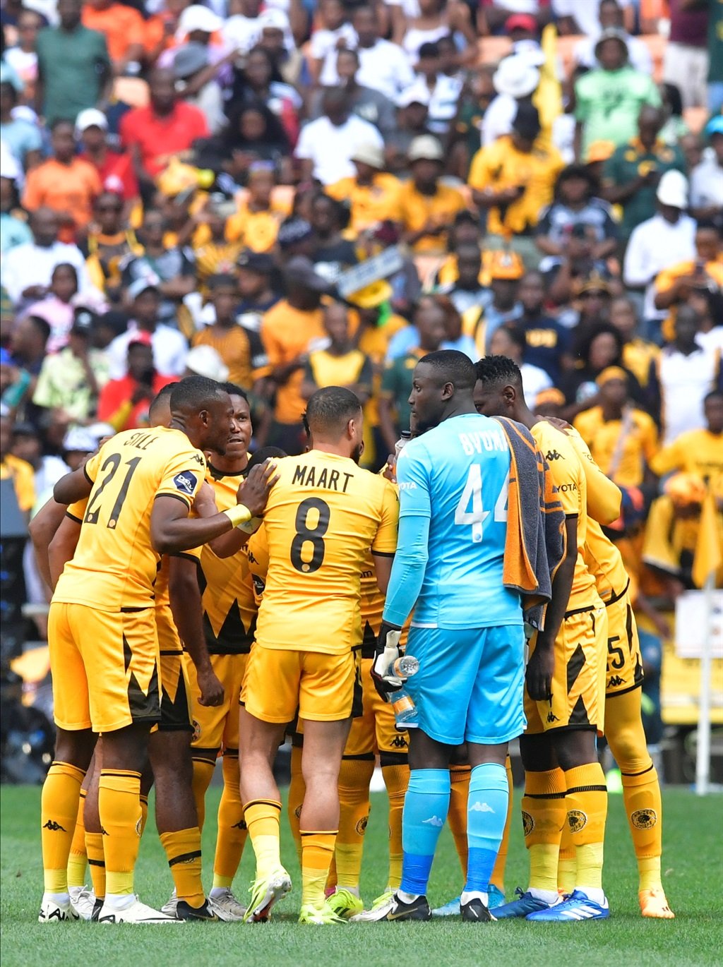 JOHANNESBURG, SOUTH AFRICA - MARCH 09:  Teams take the field during the DStv Premiership match between Orlando Pirates and Kaizer Chiefs at FNB Stadium on March 09, 2024 in Johannesburg, South Africa. (Photo by Sydney Seshibedi/Gallo Images)