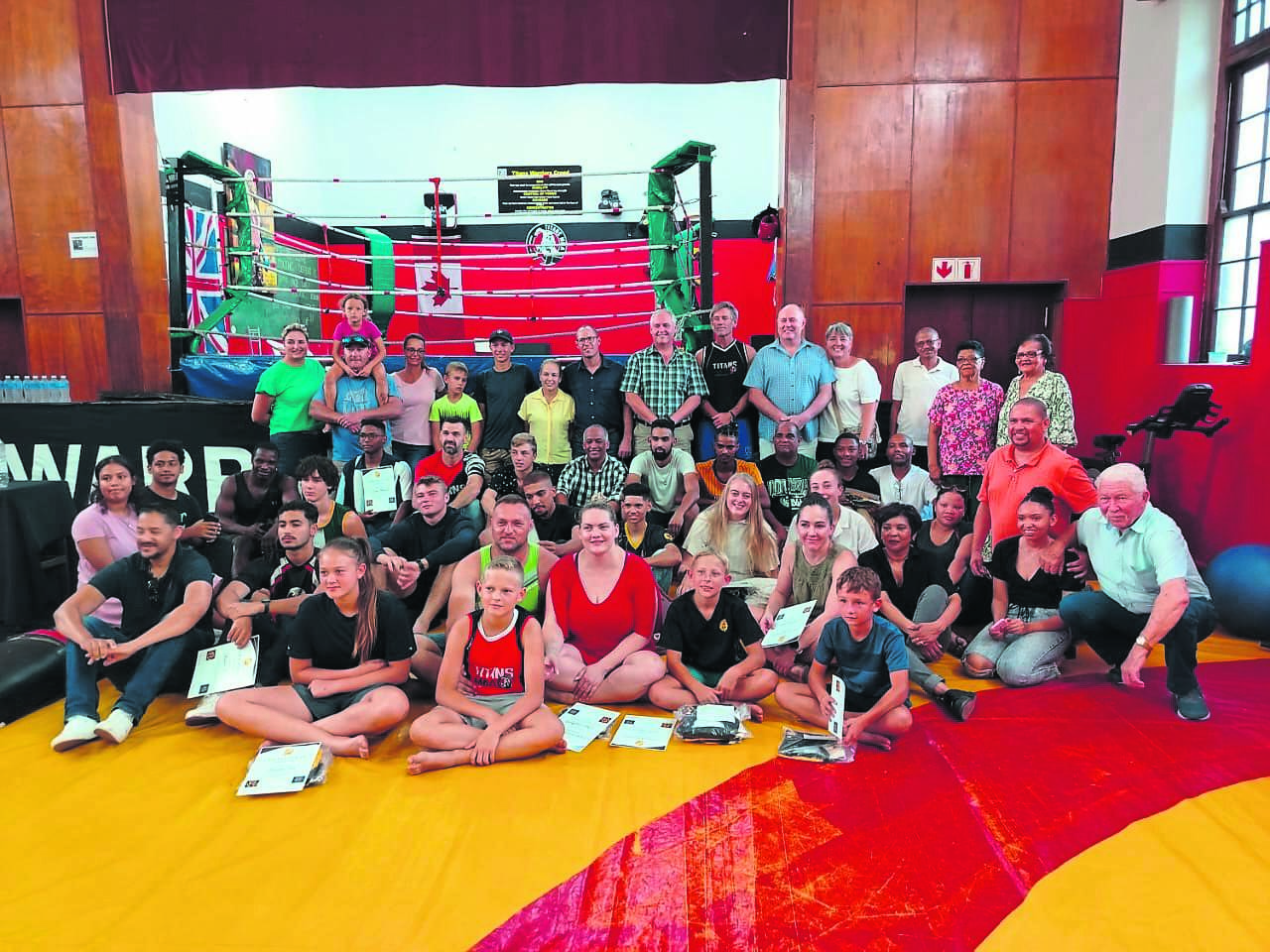The Titan Kickboxing Academy in Synagogue Street, Paarl held its first Colours Award Ceremony of the Cape Winelands Kickboxing District (CWKA) recently. These athletes will now represent Cape Winelands in the Western Cape Kickboxing Championships in Cape Town. The team’s colours were awarded by Sports Council chair Lorenzo Arendse.