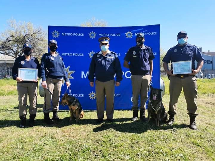 Metro Police Chief Wayne le Roux took Flynn out for the last run before both dogs received their certificates and medals for their outstanding invaluable work in the unit. 