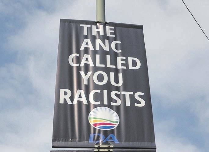 Een van die plakkate wat die DA in Phoenix in KwaZulu-Natal opgerig het, en wat intussen verwyder is. 