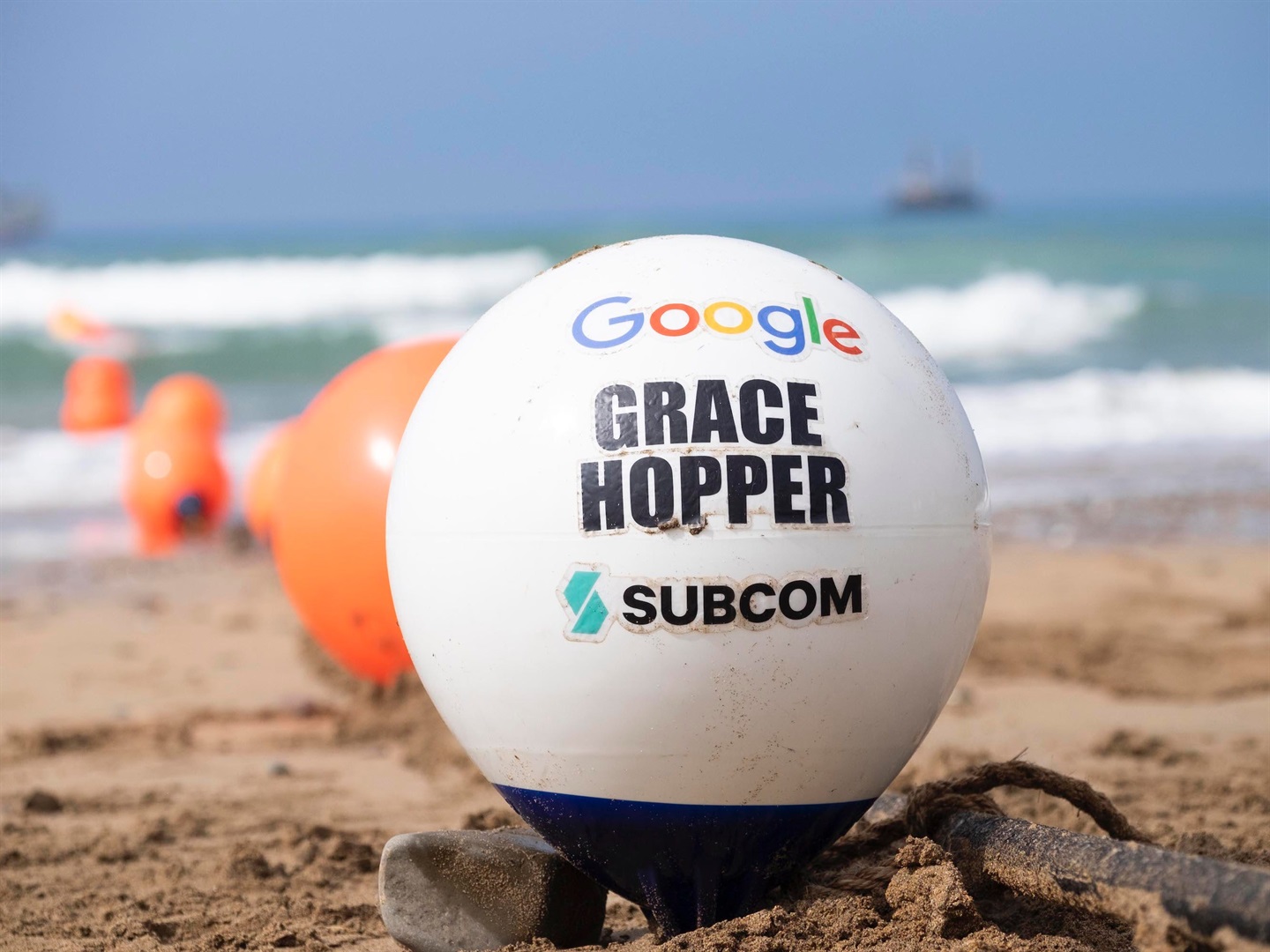 Google termina de tender un gigante cable de internet submarino desde Nueva York al Reino Unido y España
