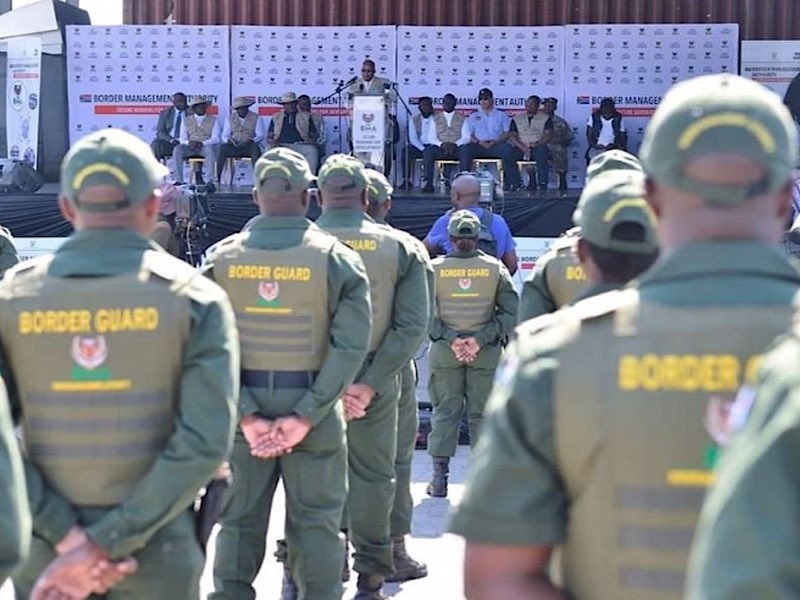 During the Easter long weekend, 400 more junior-border guards will be stationed at some of the busiest ports of entry to help with service delivery and law enforcement support.