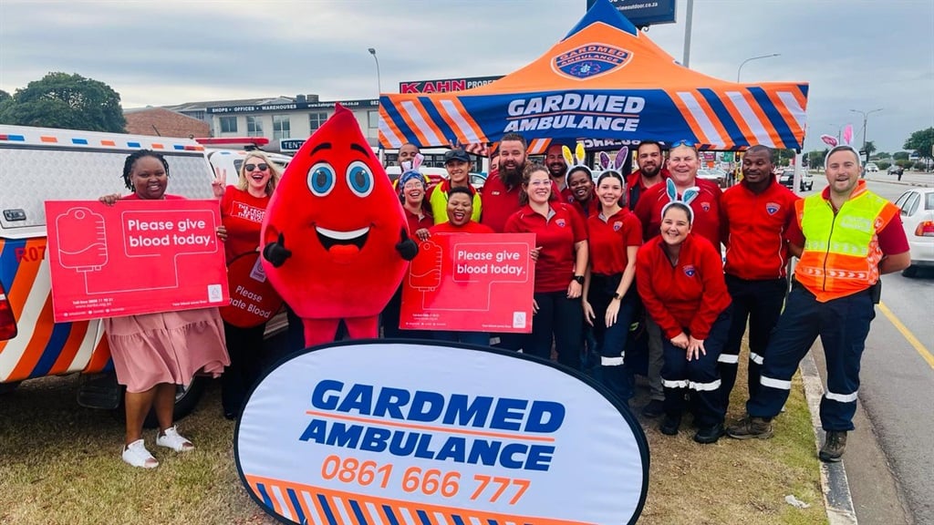SANBS Eastern Cape Donor Relations team  members with the Gardmed Ambulance Services team who participated in a donor drive campaign in Cape Road this morning.